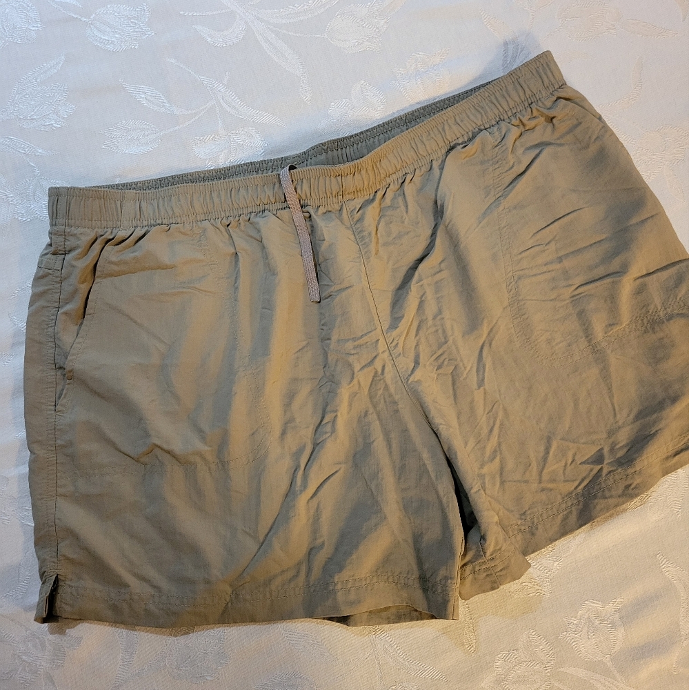 Women's Columbia shorts